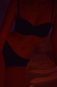 Luciana, gaja boa e dominatrix do clubedospecados. Para punheta guiada